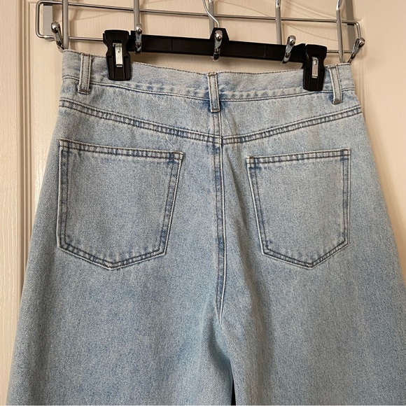 NWOT Light Wash High-Waisted Forever 21 Jeans - Picture 3 of 14